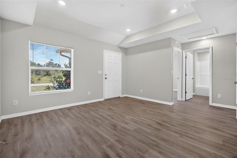 Immobilier commercial à vendre à Punta Gorda, Floride: 4 chambres, 194.72 m2 № 2355823 - photo 3