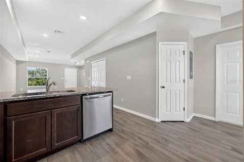 Immobilier commercial à vendre à Punta Gorda, Floride: 4 chambres, 194.72 m2 № 2355823 - photo 13