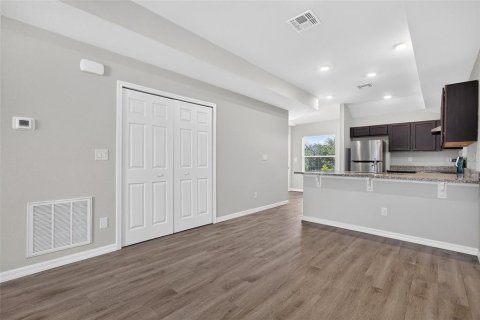 Immobilier commercial à vendre à Punta Gorda, Floride: 4 chambres, 194.72 m2 № 2355823 - photo 9