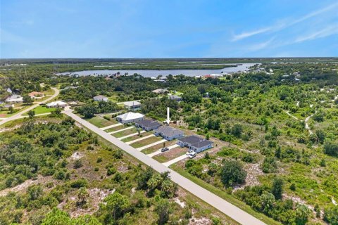 Immobilier commercial à vendre à Punta Gorda, Floride: 4 chambres, 194.72 m2 № 2355823 - photo 27