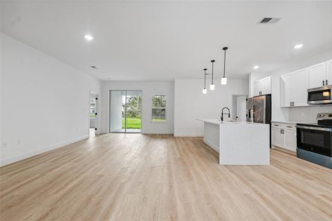 House in Ocala, Florida 4 bedrooms, 162.67 sq.m. № 1865885 - photo 2