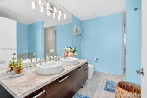 Condo in Miami, Florida, 2 bedrooms № 2185862 - photo 12
