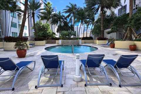 Condo in Miami, Florida, 2 bedrooms № 2185862 - photo 17