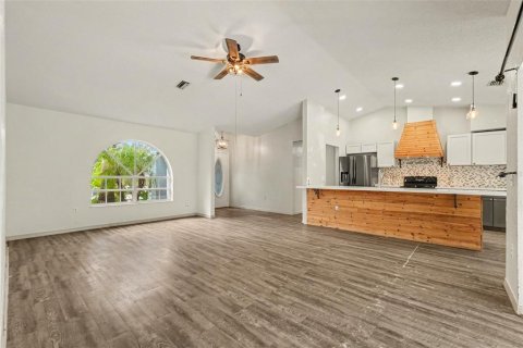 Casa en venta en Spring Hill, Florida, 3 dormitorios, 167.78 m2 № 2386356 - foto 9
