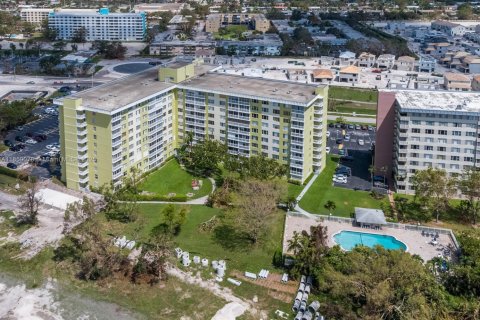 Condo in Hollywood, Florida, 2 bedrooms  № 1887442 - photo 2