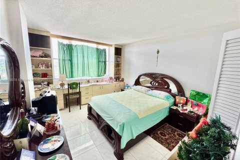 Condo in Hollywood, Florida, 2 bedrooms  № 1887442 - photo 9