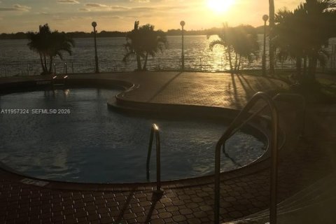 Снять в аренду кондоминиум в Окленд-Парк, Флорида 2 спальни, 96.43м2, № 2027675 - фото 13