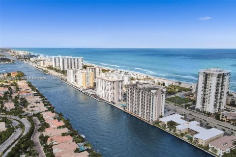 Condominio en alquiler en Hollywood, Florida, 1 dormitorio, 77.29 m2 № 2044007 - foto 21