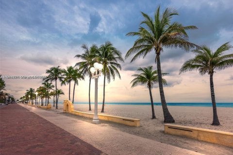 Condominio en alquiler en Hollywood, Florida, 1 dormitorio, 77.29 m2 № 2044007 - foto 23