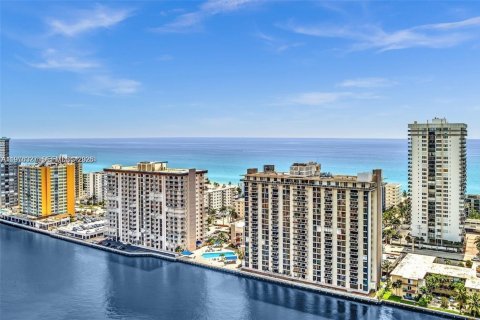Condominio en alquiler en Hollywood, Florida, 1 dormitorio, 77.29 m2 № 2044007 - foto 2