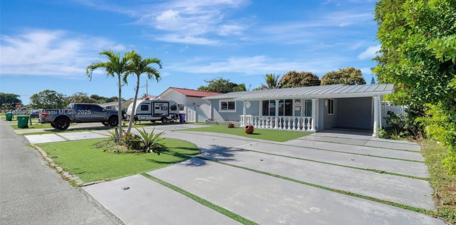 House in Miramar, Florida 3 bedrooms, 143.81 sq.m. № 1882197