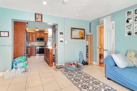 House in Miramar, Florida 3 bedrooms, 143.81 sq.m. № 1882197 - photo 22