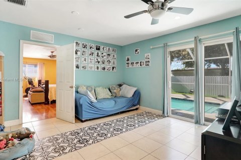 House in Miramar, Florida 3 bedrooms, 143.81 sq.m. № 1882197 - photo 21