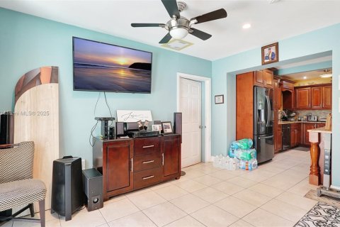 House in Miramar, Florida 3 bedrooms, 143.81 sq.m. № 1882197 - photo 23