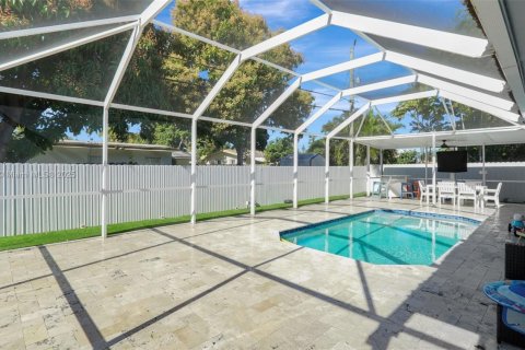 House in Miramar, Florida 3 bedrooms, 143.81 sq.m. № 1882197 - photo 2