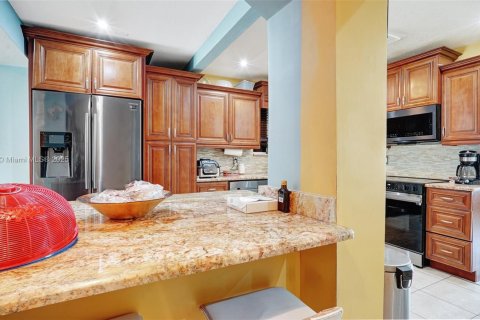 House in Miramar, Florida 3 bedrooms, 143.81 sq.m. № 1882197 - photo 19