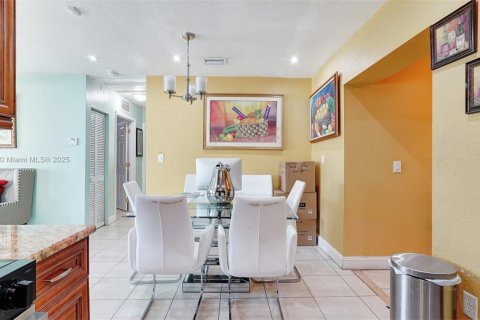 House in Miramar, Florida 3 bedrooms, 143.81 sq.m. № 1882197 - photo 12