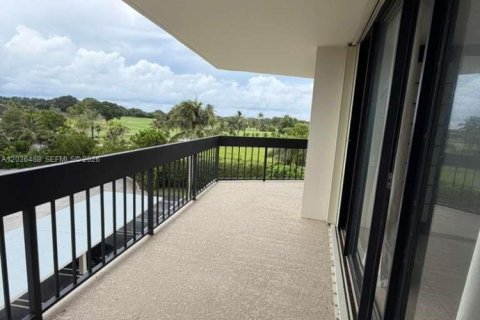 Condo in West Palm Beach, Florida, 2 bedrooms  № 2176439 - photo 2