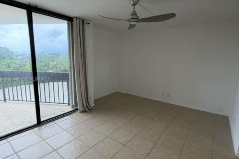 Condo in West Palm Beach, Florida, 2 bedrooms  № 2176439 - photo 14