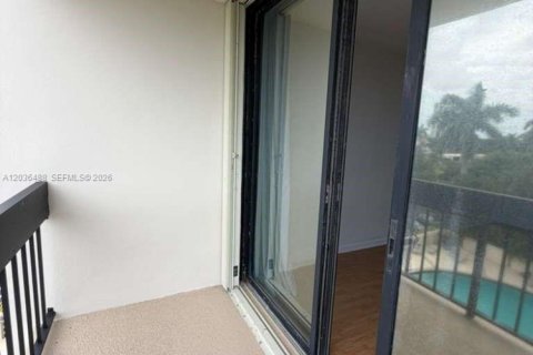 Condo in West Palm Beach, Florida, 2 bedrooms  № 2176439 - photo 4