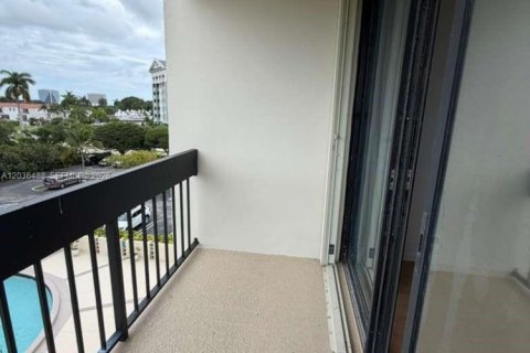 Condo in West Palm Beach, Florida, 2 bedrooms  № 2176439 - photo 5