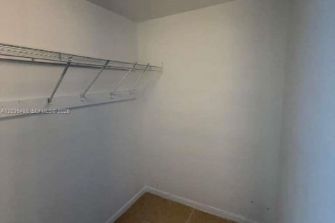 Condo in West Palm Beach, Florida, 2 bedrooms  № 2176439 - photo 17