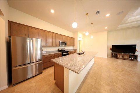 House in Orlando, Florida 4 bedrooms, 216.83 sq.m. № 2206958 - photo 8