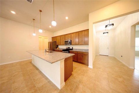 House in Orlando, Florida 4 bedrooms, 216.83 sq.m. № 2206958 - photo 6