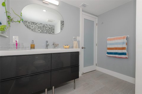 Condo in Miami, Florida, 2 bedrooms  № 1850735 - photo 21