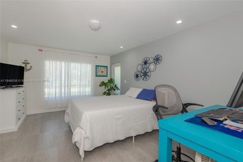 Condo in Miami, Florida, 2 bedrooms  № 1850735 - photo 16