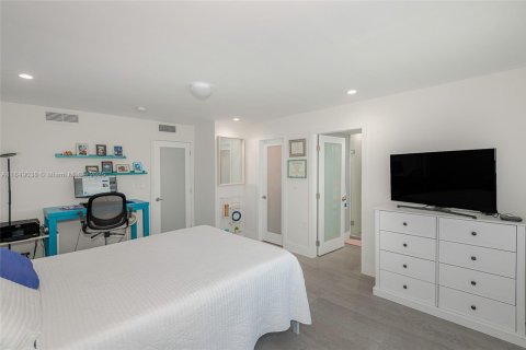 Condo in Miami, Florida, 2 bedrooms  № 1850735 - photo 18