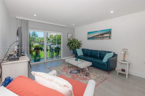 Condo in Miami, Florida, 2 bedrooms  № 1850735 - photo 5
