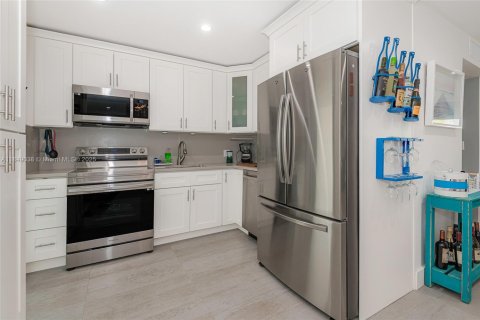 Condo in Miami, Florida, 2 bedrooms  № 1850735 - photo 10