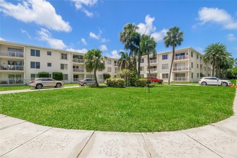 Condo in Miami, Florida, 2 bedrooms  № 1850735 - photo 23