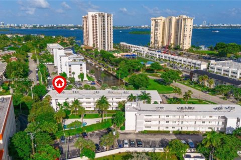 Condo in Miami, Florida, 2 bedrooms  № 1850735 - photo 30