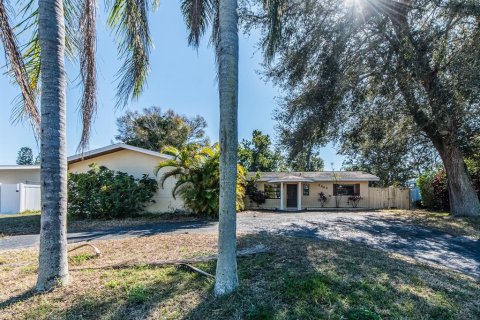 House in Largo, Florida 3 bedrooms, 124.12 sq.m. № 2277801