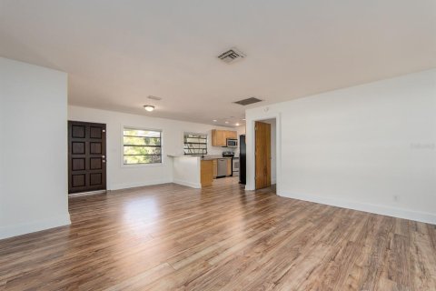 Casa en alquiler en Largo, Florida, 3 dormitorios, 124.12 m2 № 2277801 - foto 4