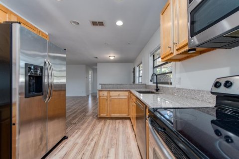 Casa en alquiler en Largo, Florida, 3 dormitorios, 124.12 m2 № 2277801 - foto 6