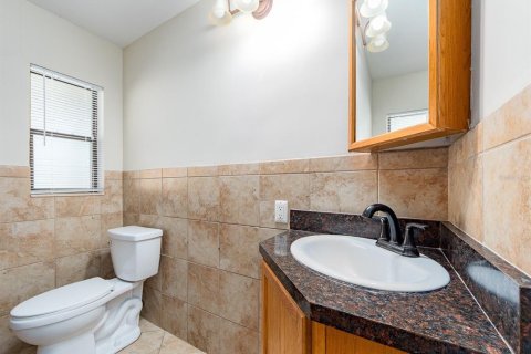 Casa en alquiler en Largo, Florida, 3 dormitorios, 124.12 m2 № 2277801 - foto 14