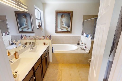 Adosado en venta en Miami, Florida, 3 dormitorios, 180.04 m2 № 1934019 - foto 23