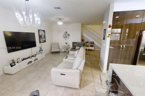 Adosado en venta en Miami, Florida, 3 dormitorios, 180.04 m2 № 1934019 - foto 9