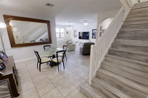 Adosado en venta en Miami, Florida, 3 dormitorios, 180.04 m2 № 1934019 - foto 4