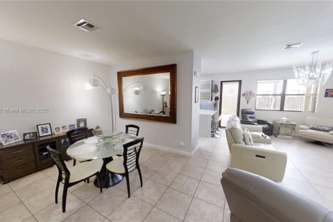 Adosado en venta en Miami, Florida, 3 dormitorios, 180.04 m2 № 1934019 - foto 6