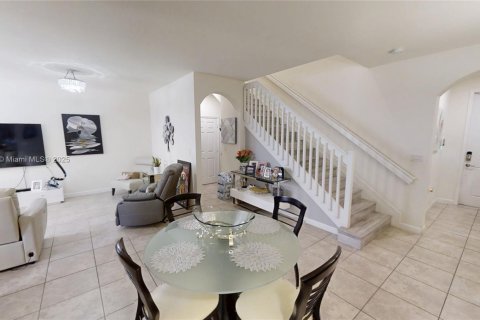 Adosado en venta en Miami, Florida, 3 dormitorios, 180.04 m2 № 1934019 - foto 15