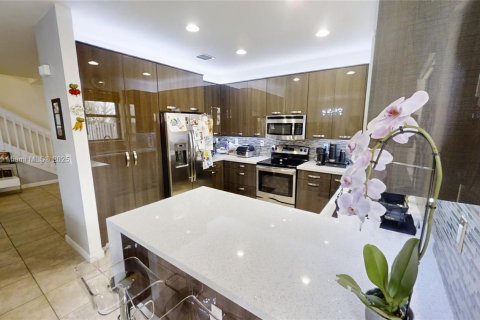 Adosado en venta en Miami, Florida, 3 dormitorios, 180.04 m2 № 1934019 - foto 10