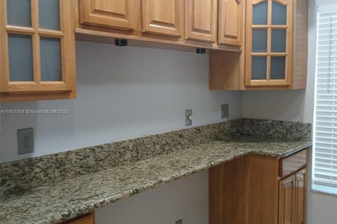 Снять в аренду виллу или дом в Маргит, Флорида 2 спальни, 109.25м2, № 2082709 - фото 7