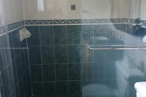Снять в аренду виллу или дом в Маргит, Флорида 2 спальни, 109.25м2, № 2082709 - фото 17