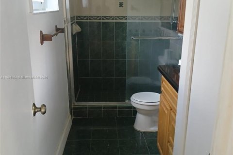 Снять в аренду виллу или дом в Маргит, Флорида 2 спальни, 109.25м2, № 2082709 - фото 15