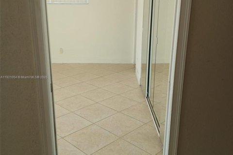 Снять в аренду виллу или дом в Маргит, Флорида 2 спальни, 109.25м2, № 2082709 - фото 19