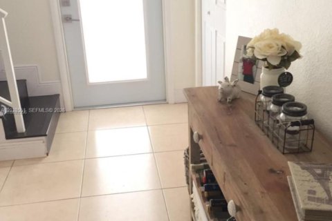 Touwnhouse à louer à Miami, Floride: 2 chambres, 103.96 m2 № 2089448 - photo 12